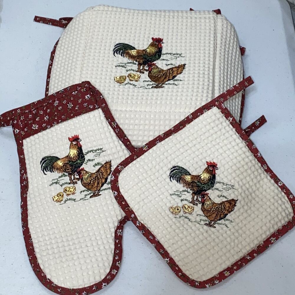 Set of 3 Oven Mitt Pot Holders Casserole Dish‎ Cover Roosters Chickens New NWOT